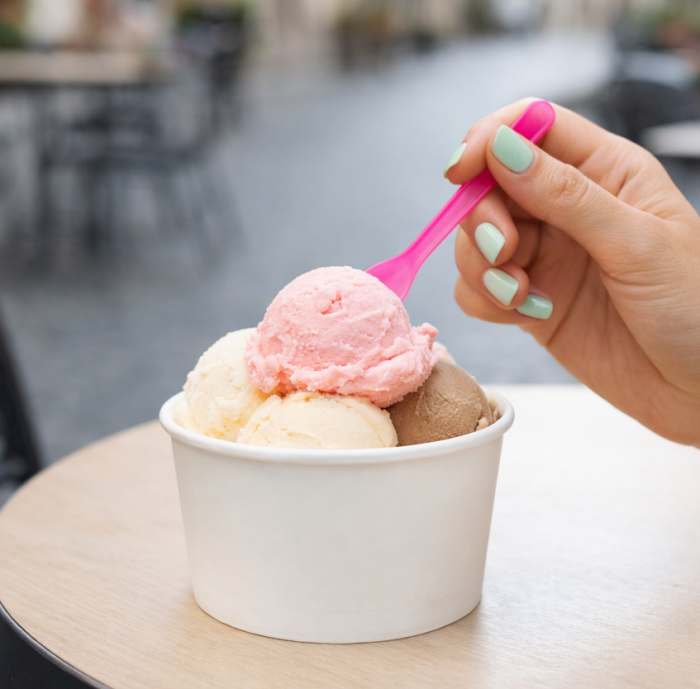 miska na lody stolik na ulicy.png