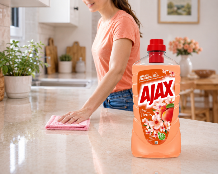 Ajax Kwiat Brzoskwini – uniwersalny płyn czyszczący 1 l.png