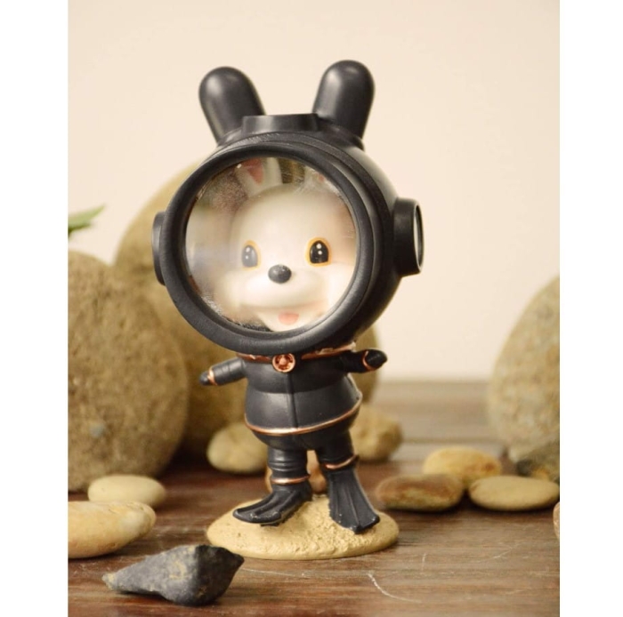 Nurek Nowoczesna Figurka Żywica Poliestrowa 16 Cm